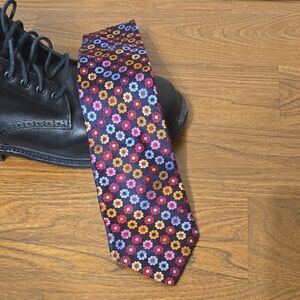 PIATTELLI PLATINUM 100% SILK FLORAL ON BLACK TIE